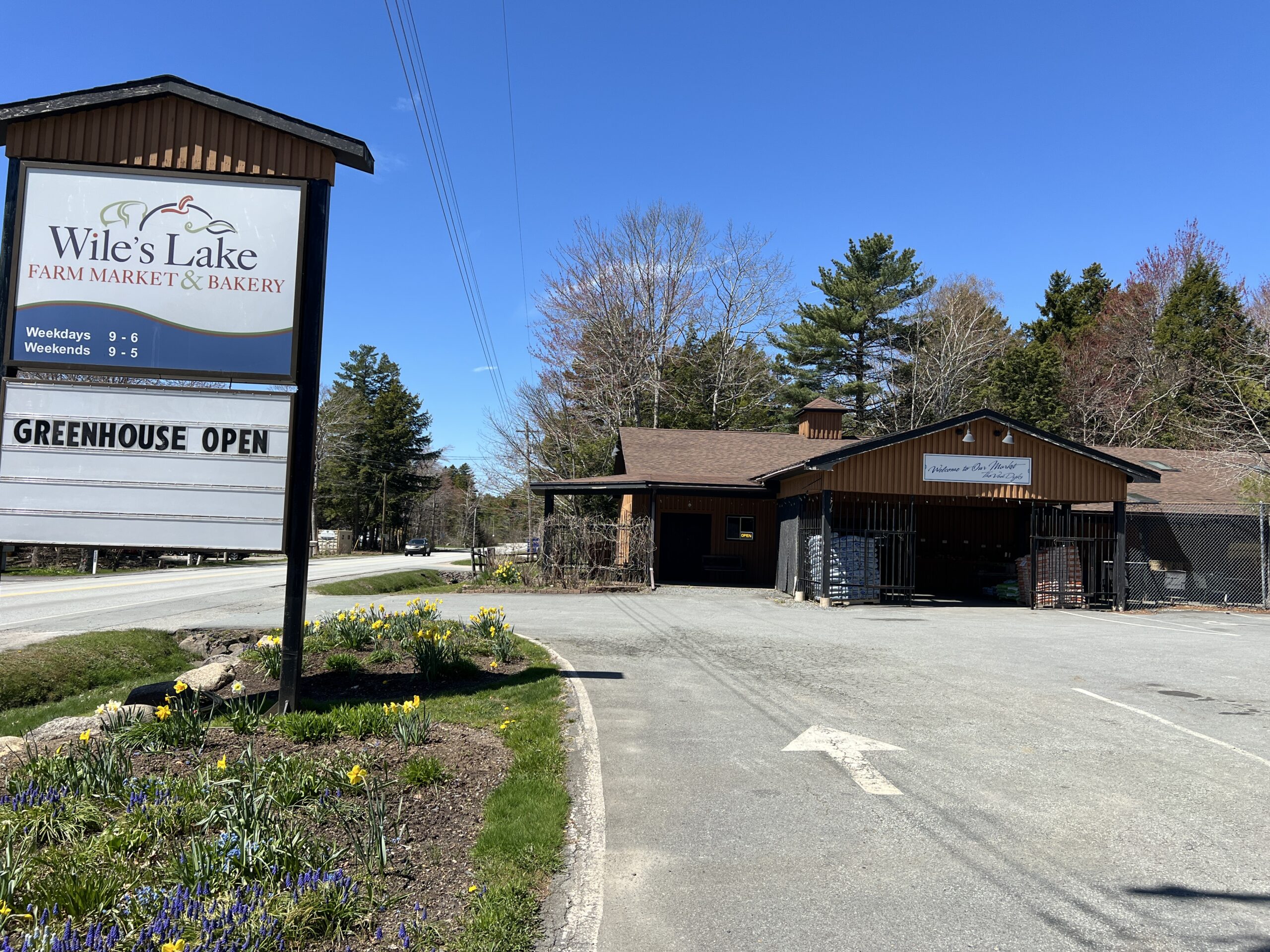Wile's Lake Farm Market exterior